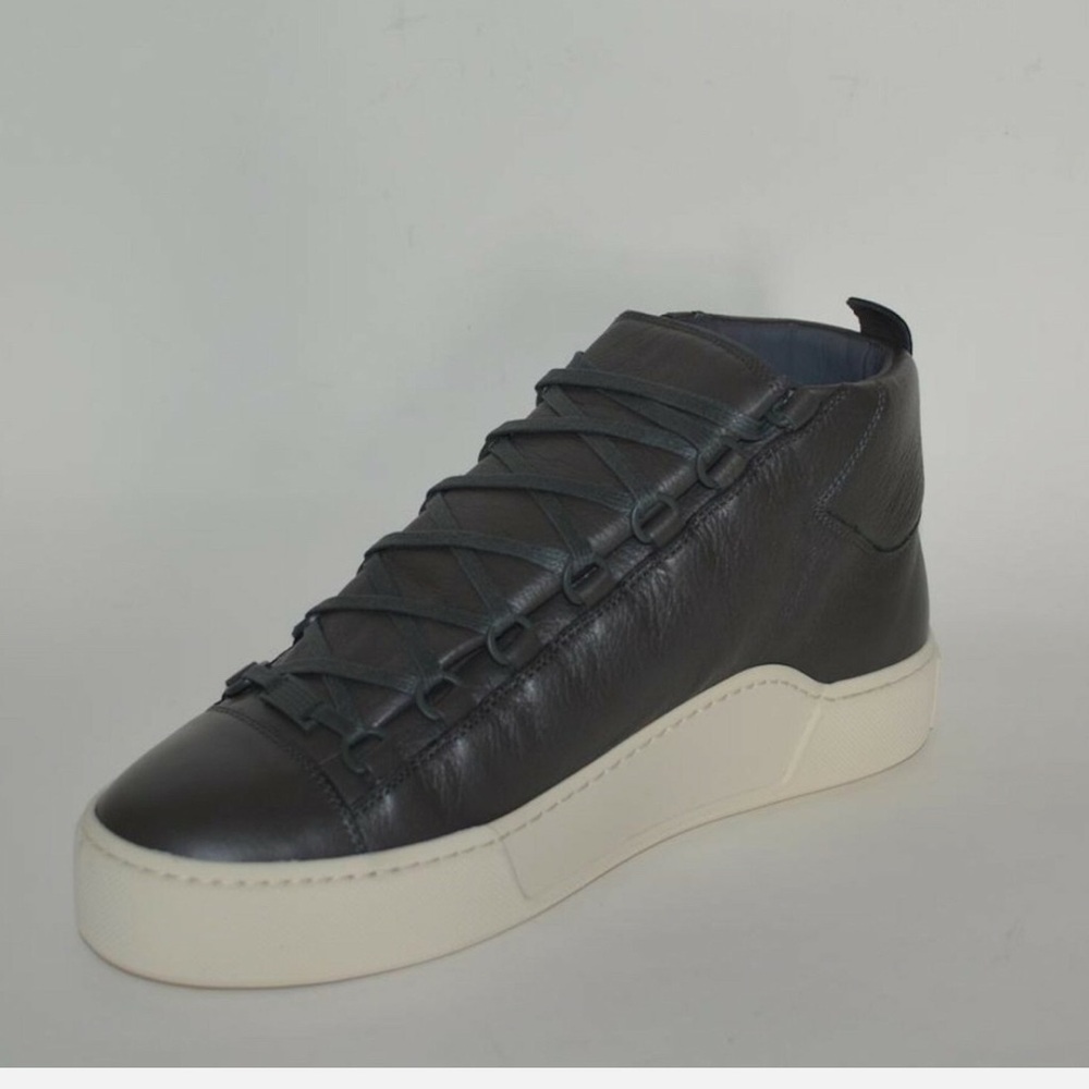 Balenciaga | Mens Dark Gray Arena Leather Sneakers | EU 43